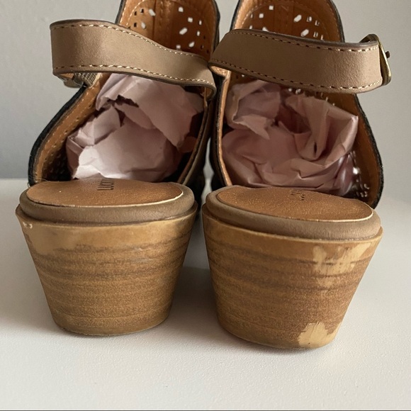 Lucky Brand UG-Bardolph Taupe Sandal - Picture 5 of 14